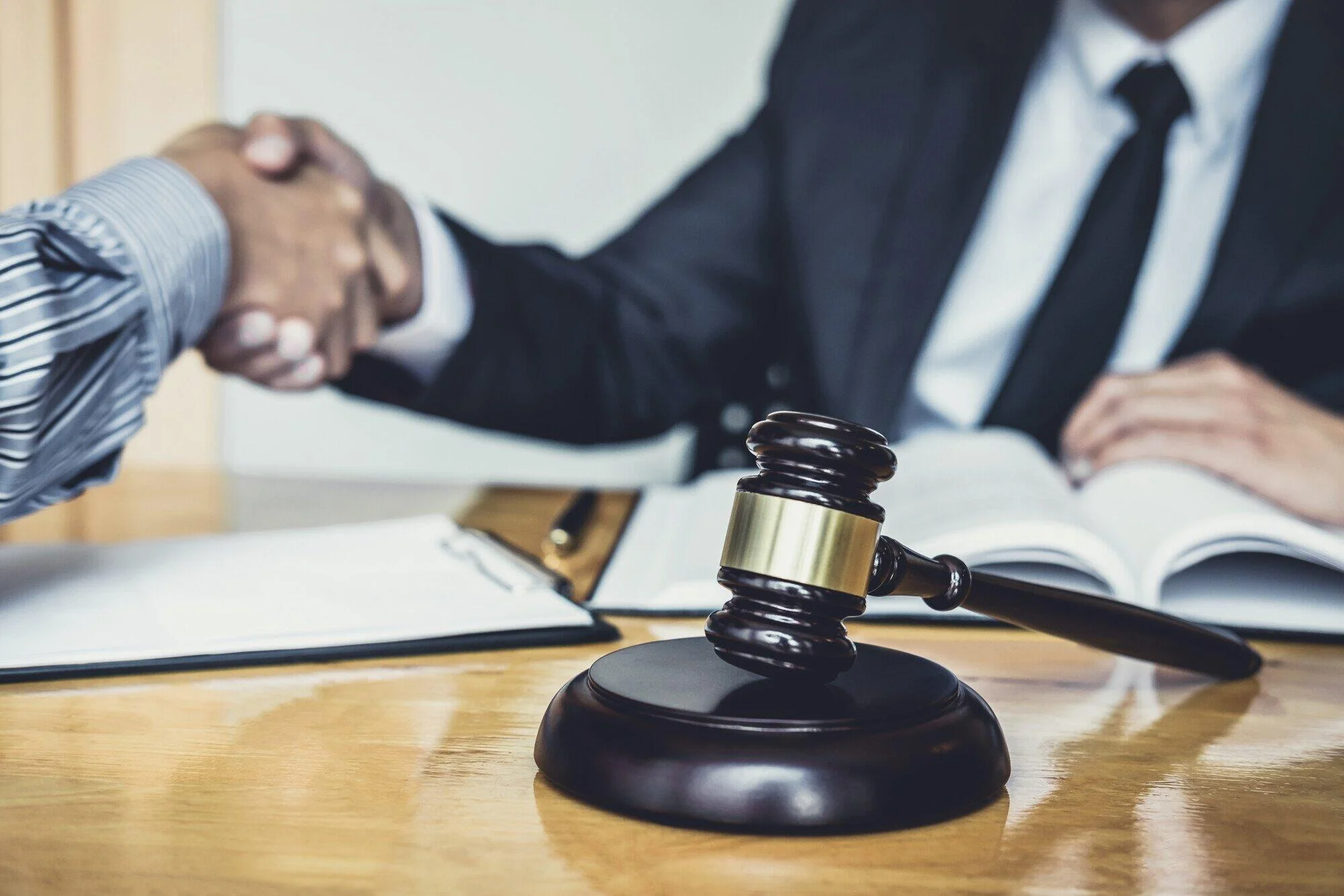 Strategies for Resolving Business Litigation Without Going to Court